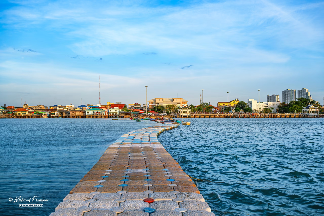 The Causeway at Nong Pla Lai, Pattaya